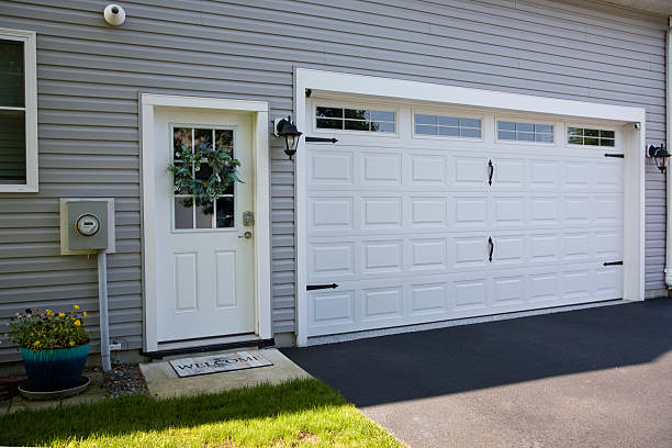 24/7 Emergency Garage Door Panel Replacement experts in Belzoni, MS